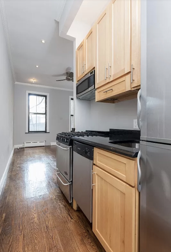 273 West 10th Street - Photo 3