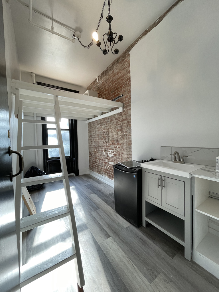 345 West 46th Street - Photo 1