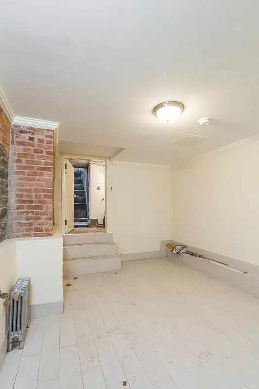 279 East 10th Street - Photo 5