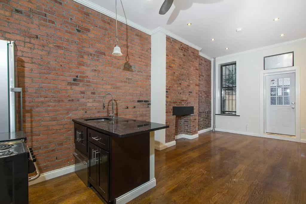 279 East 10th Street - Photo 1