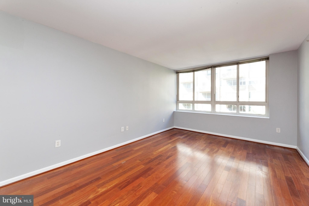 355 I Street Sw - Photo 6