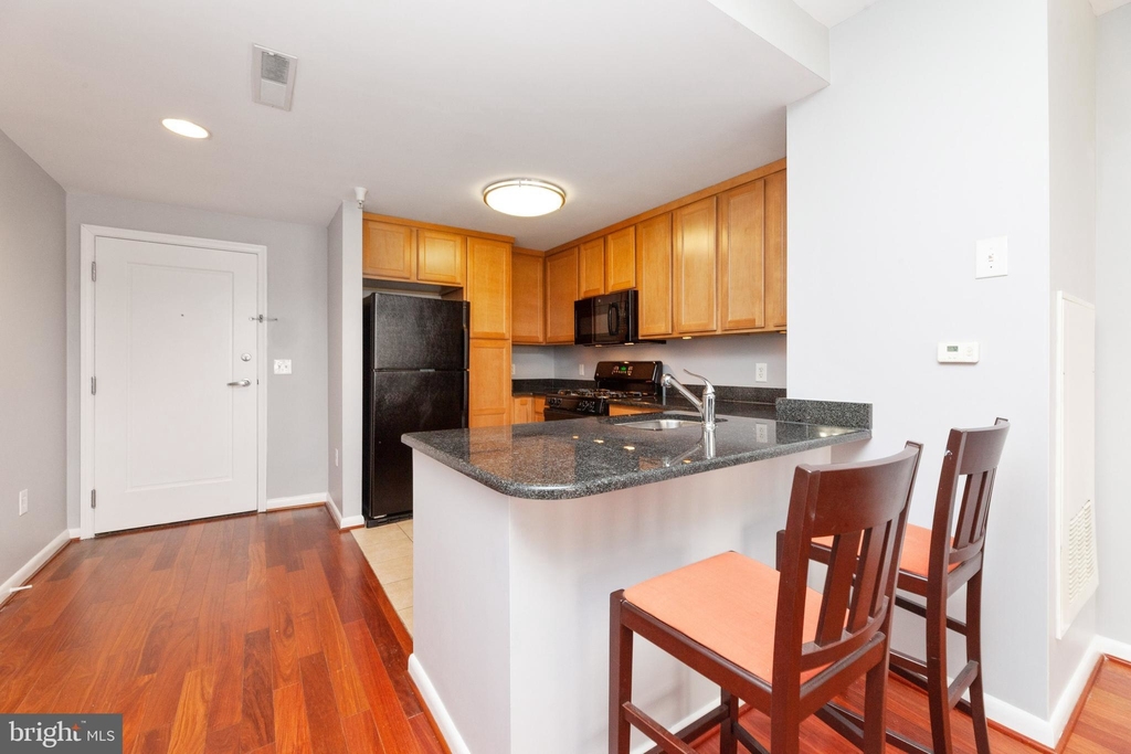 355 I Street Sw - Photo 3