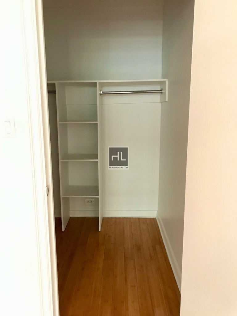 310 East 44th Street - Photo 9