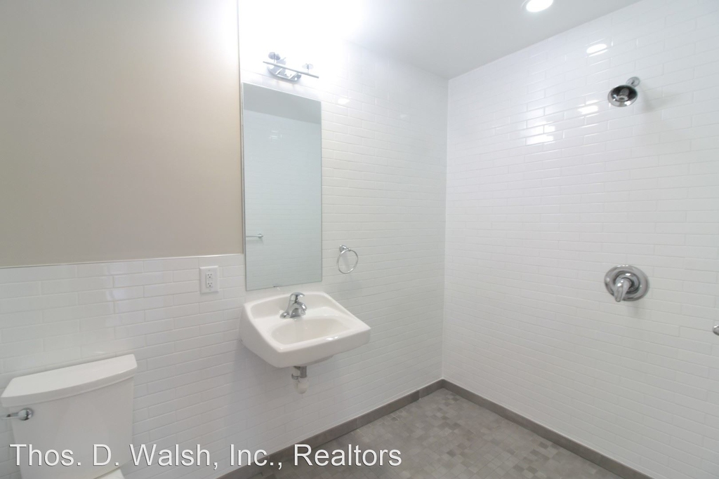 1715 Hamlin St. Ne - Photo 6