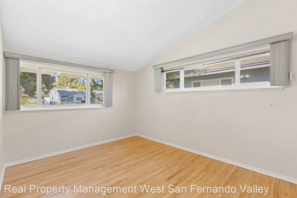 8748 Jumilla Ave. - Photo 17