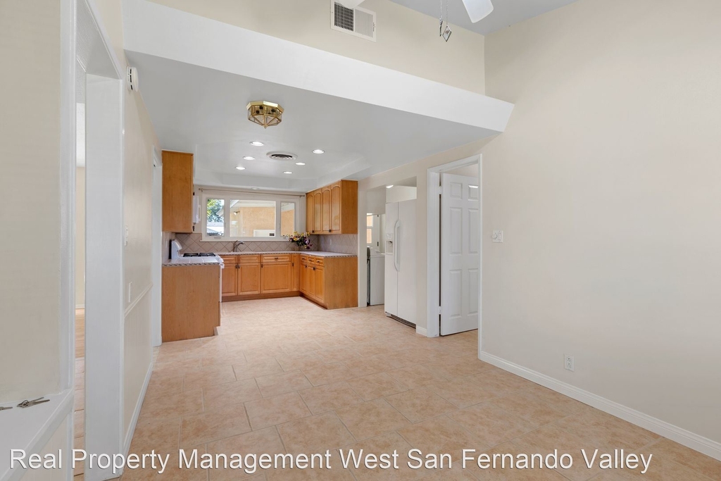 8748 Jumilla Ave. - Photo 13