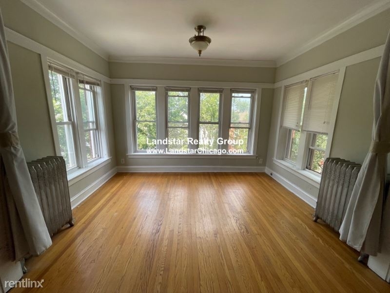 2109 W Eastwood Ave - Photo 1