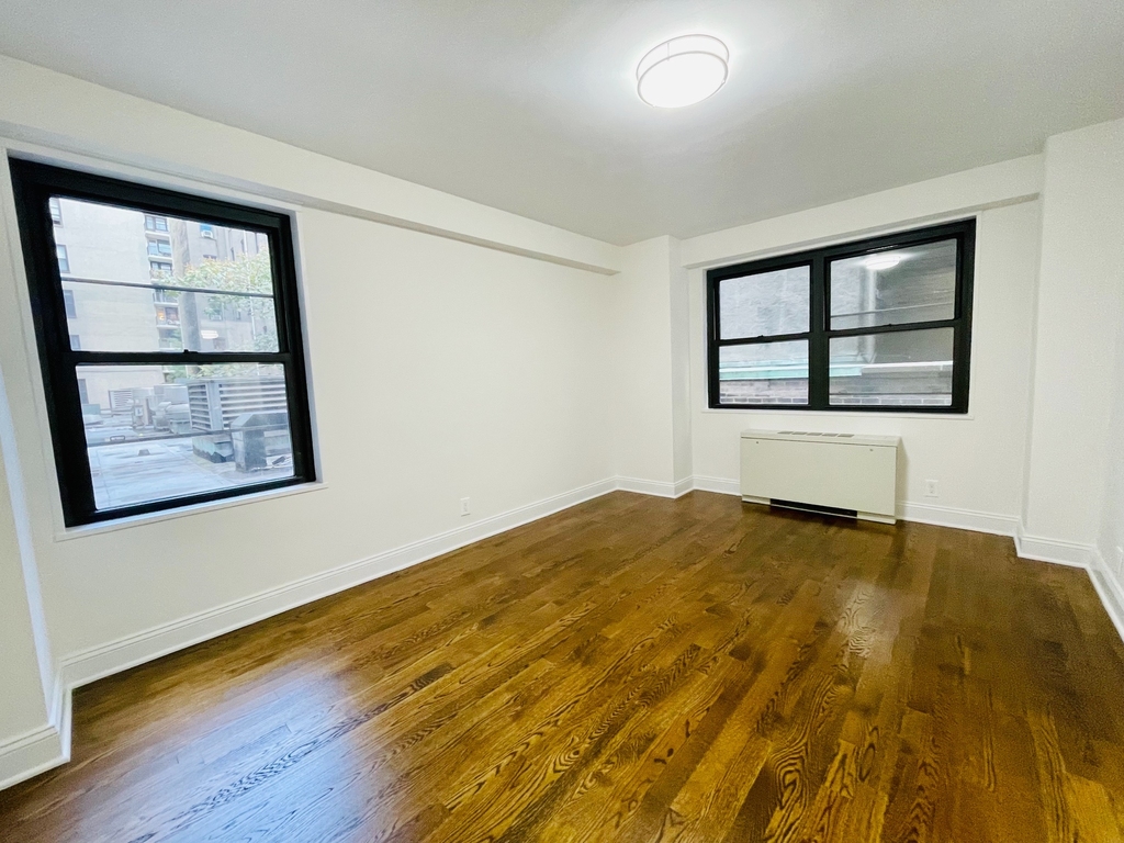 401 East 88th Street - Photo 4