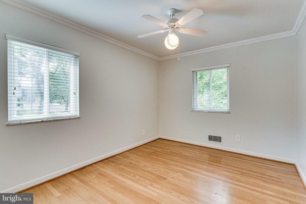 9009 Hempstead Avenue - Photo 26