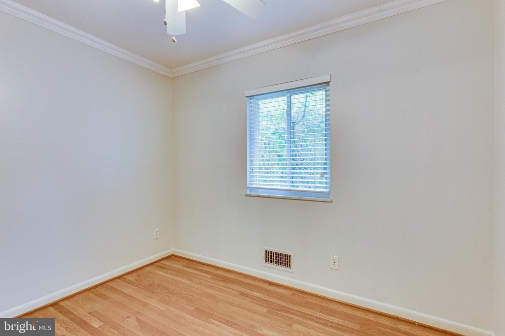 9009 Hempstead Avenue - Photo 25