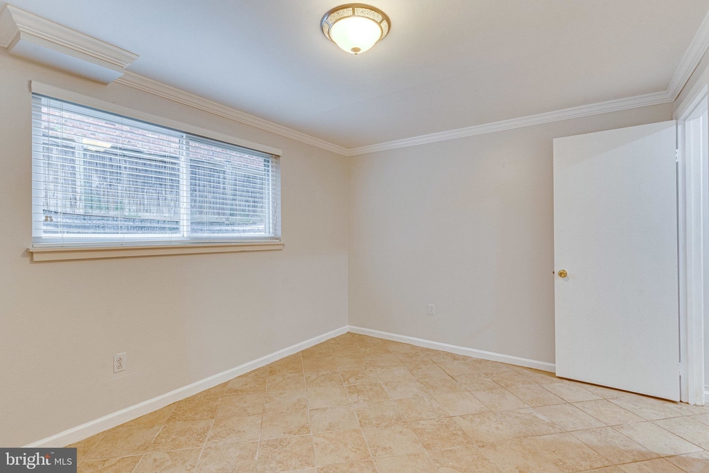 9009 Hempstead Avenue - Photo 43