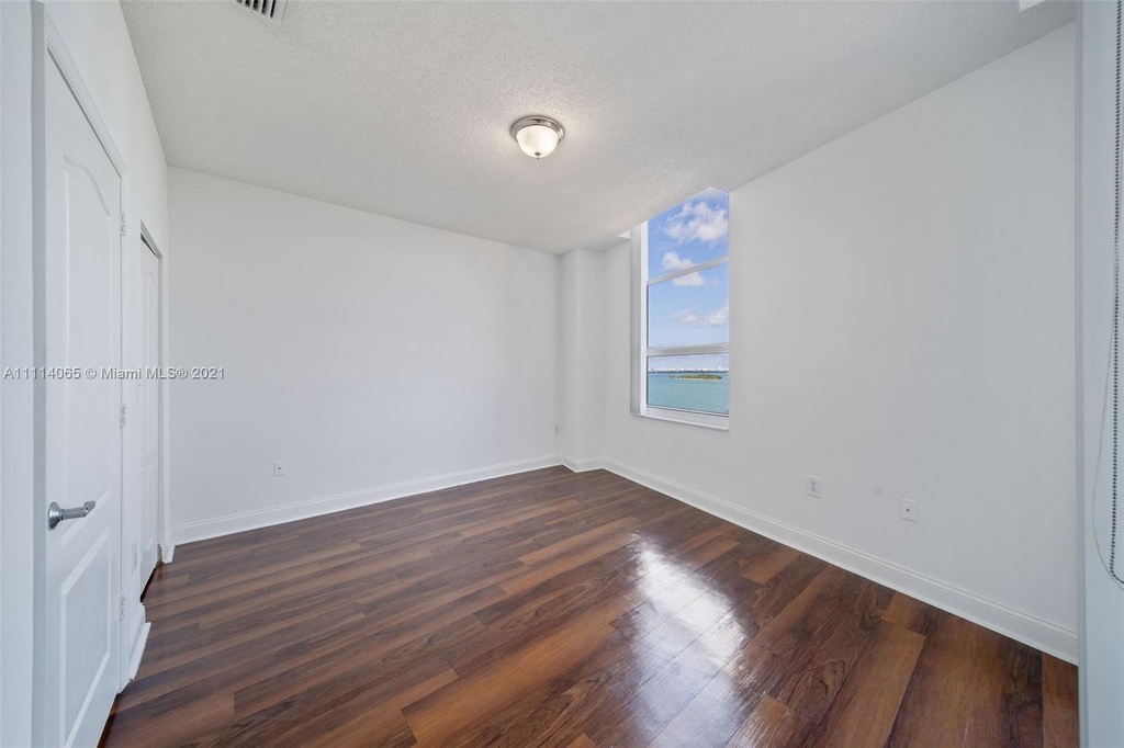 1756 N Bayshore Dr - Photo 25