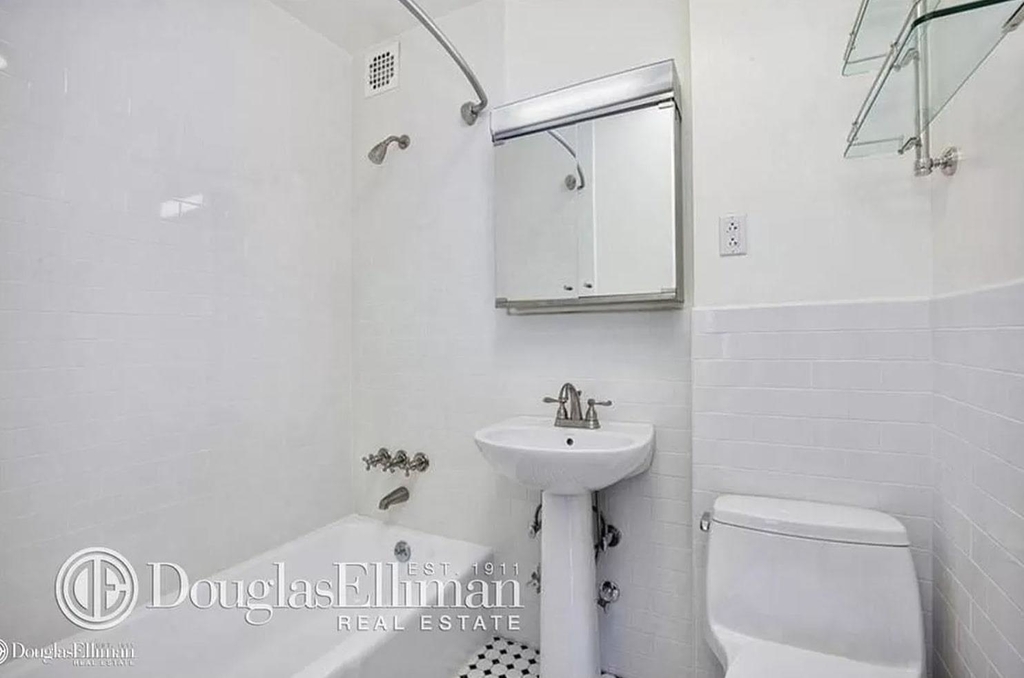 401 W 45th St - Photo 6