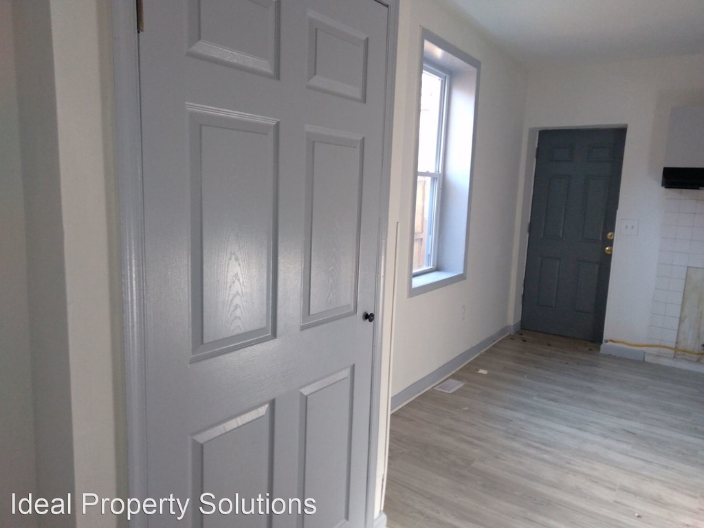 1021 N Pine Street - Photo 2