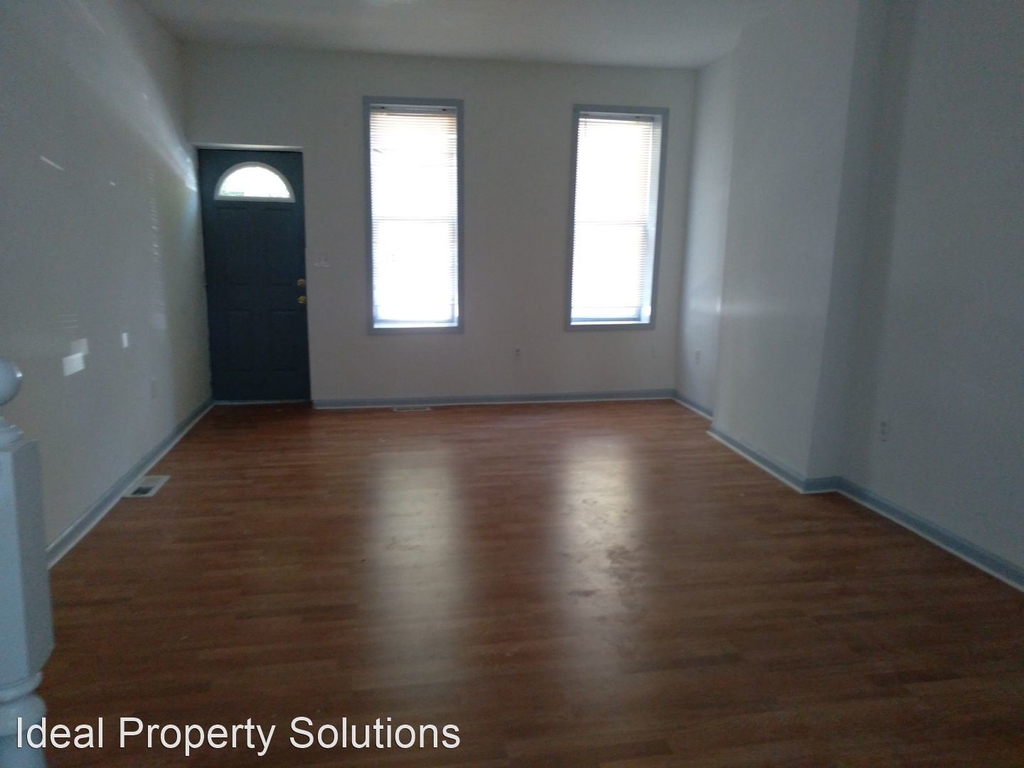 1021 N Pine Street - Photo 1