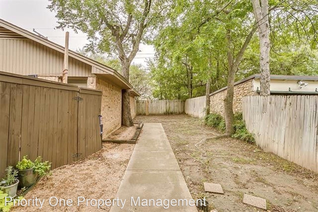 3703 W 6th Street - Photo 2