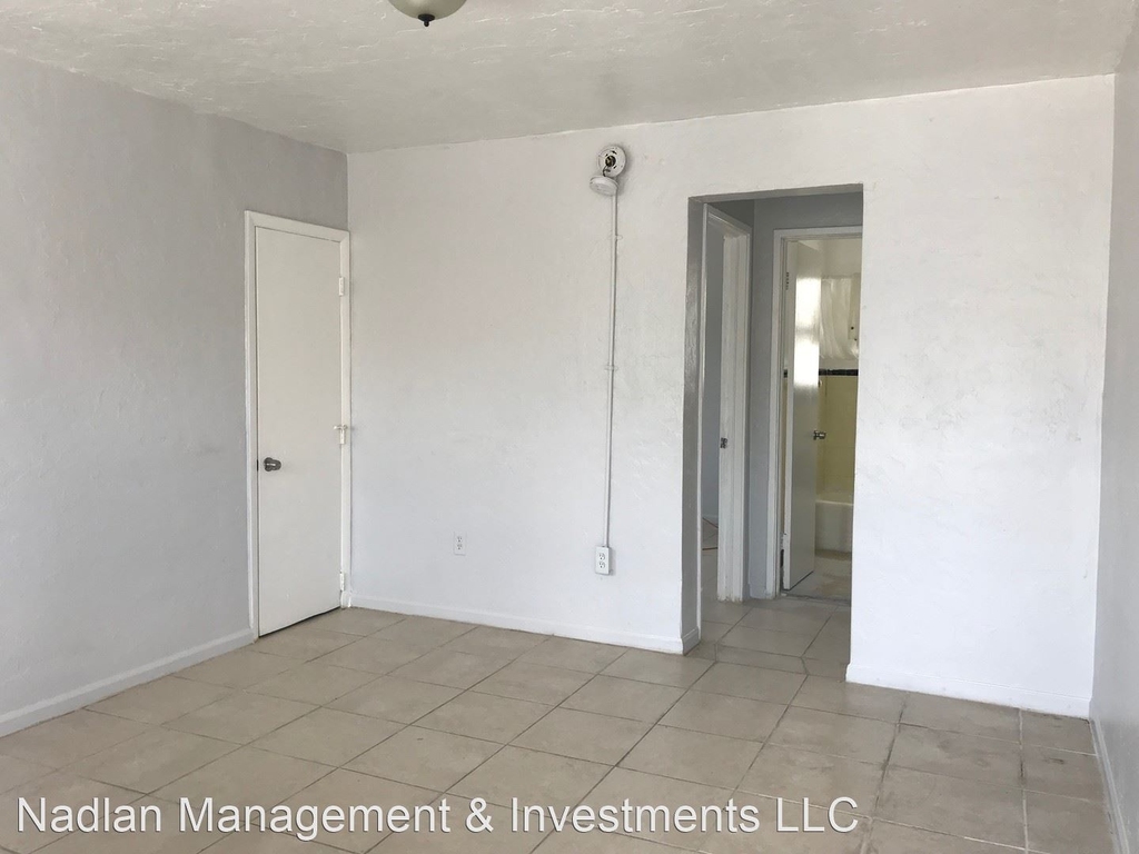 1210 Nw 2 Ave - Photo 3