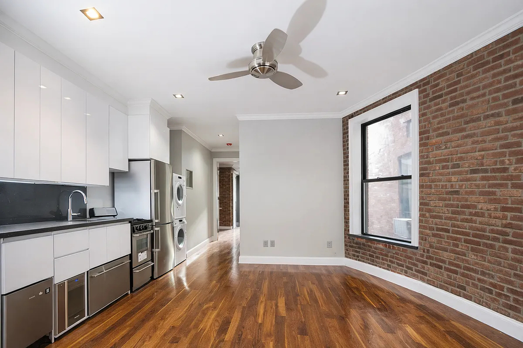 2BR in East Harlem - Photo 0