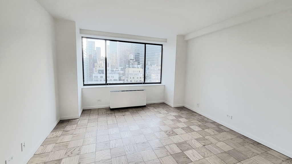 East 58th Street - Photo 5