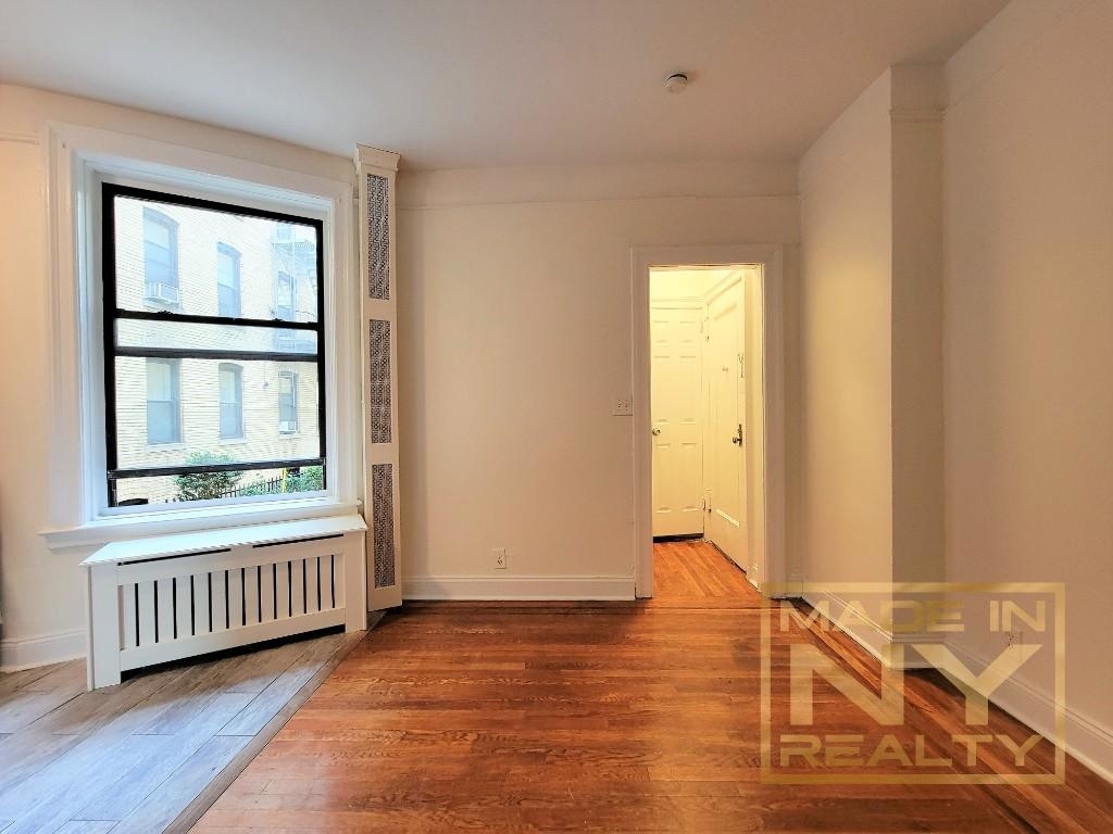 25-21 31st Ave - Photo 2