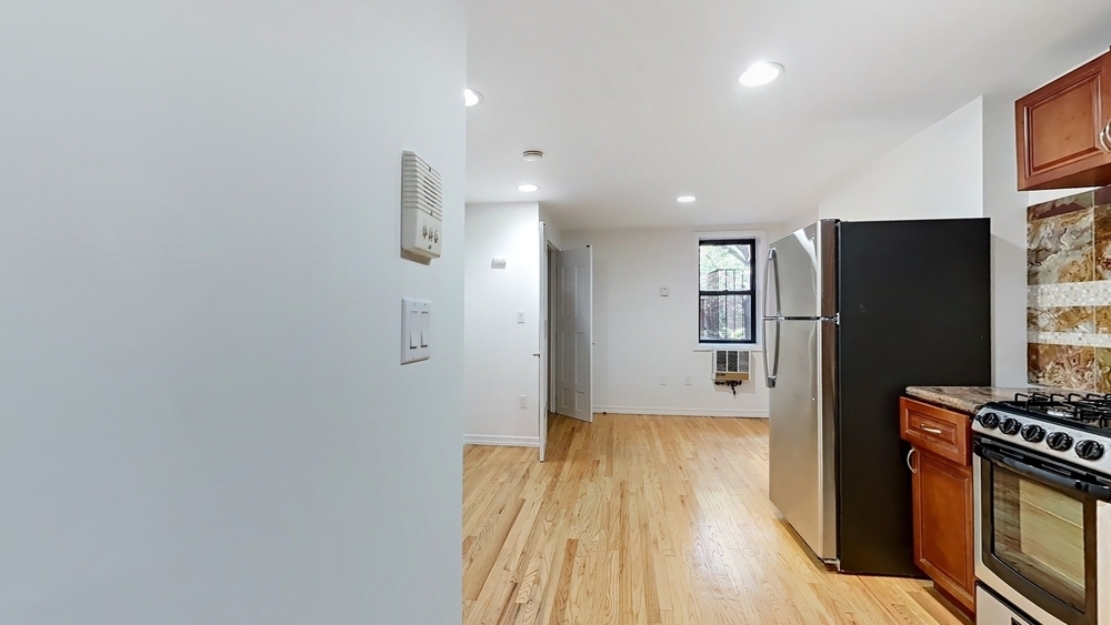 126 East 7th Street - Photo 5