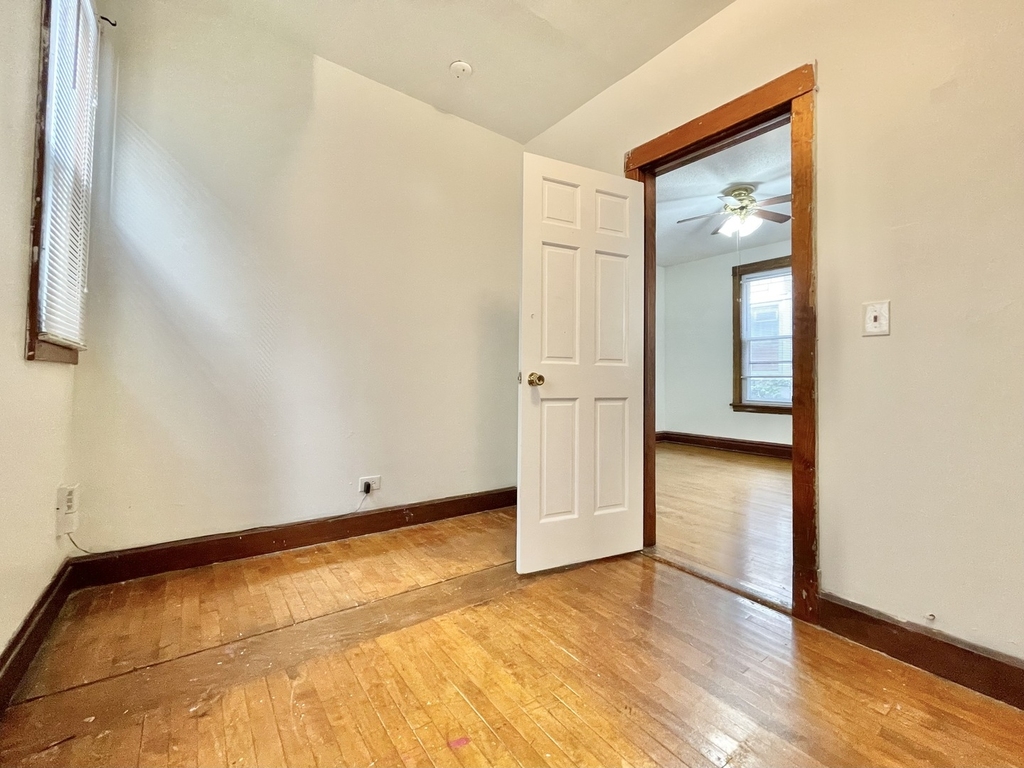 2923 North Springfield Avenue - Photo 6