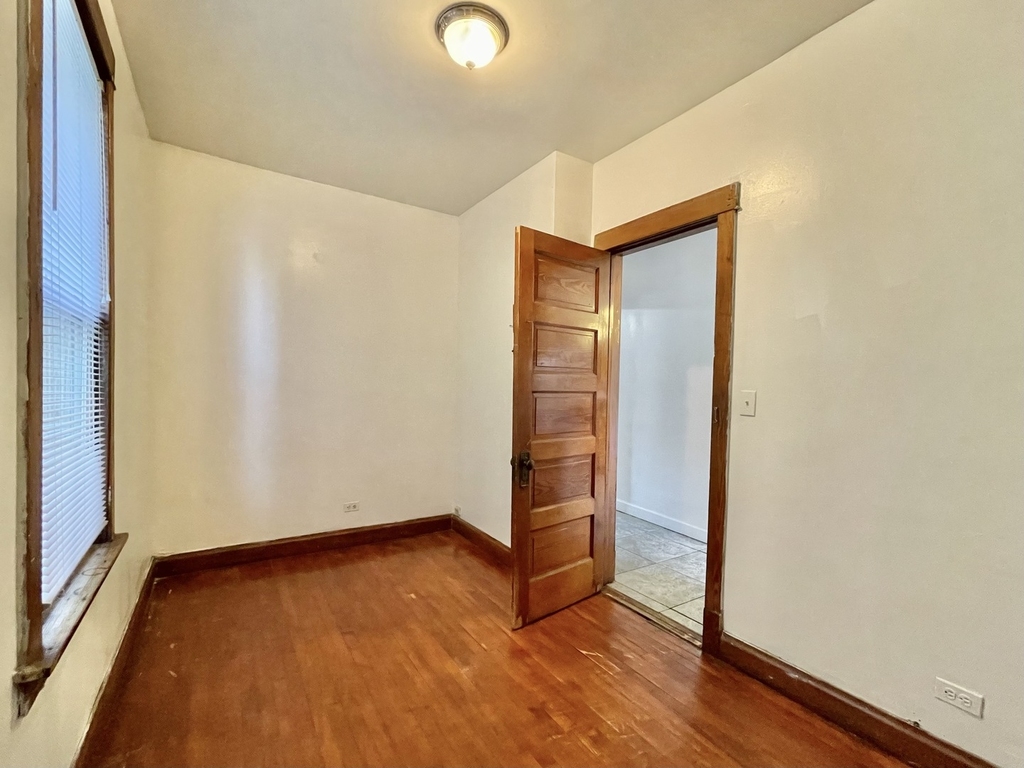 2923 North Springfield Avenue - Photo 9