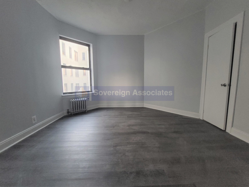 70 Post Avenue - Photo 2