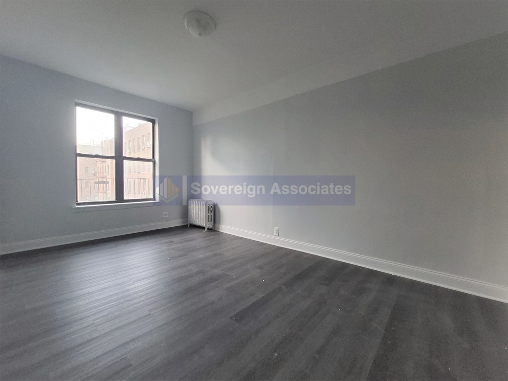 70 Post Avenue - Photo 0