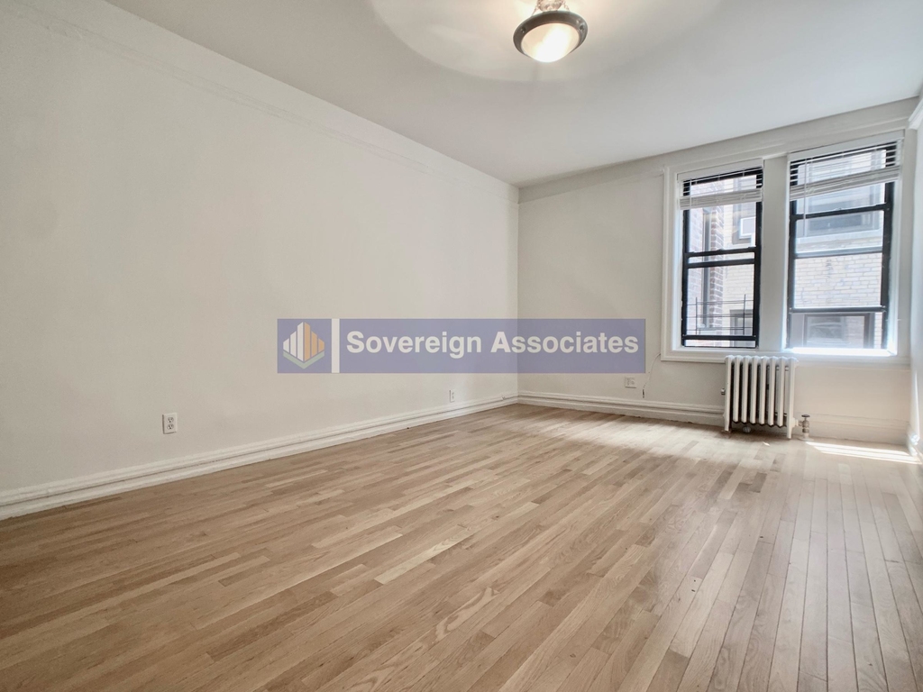 282 Cabrini Boulevard - Photo 2