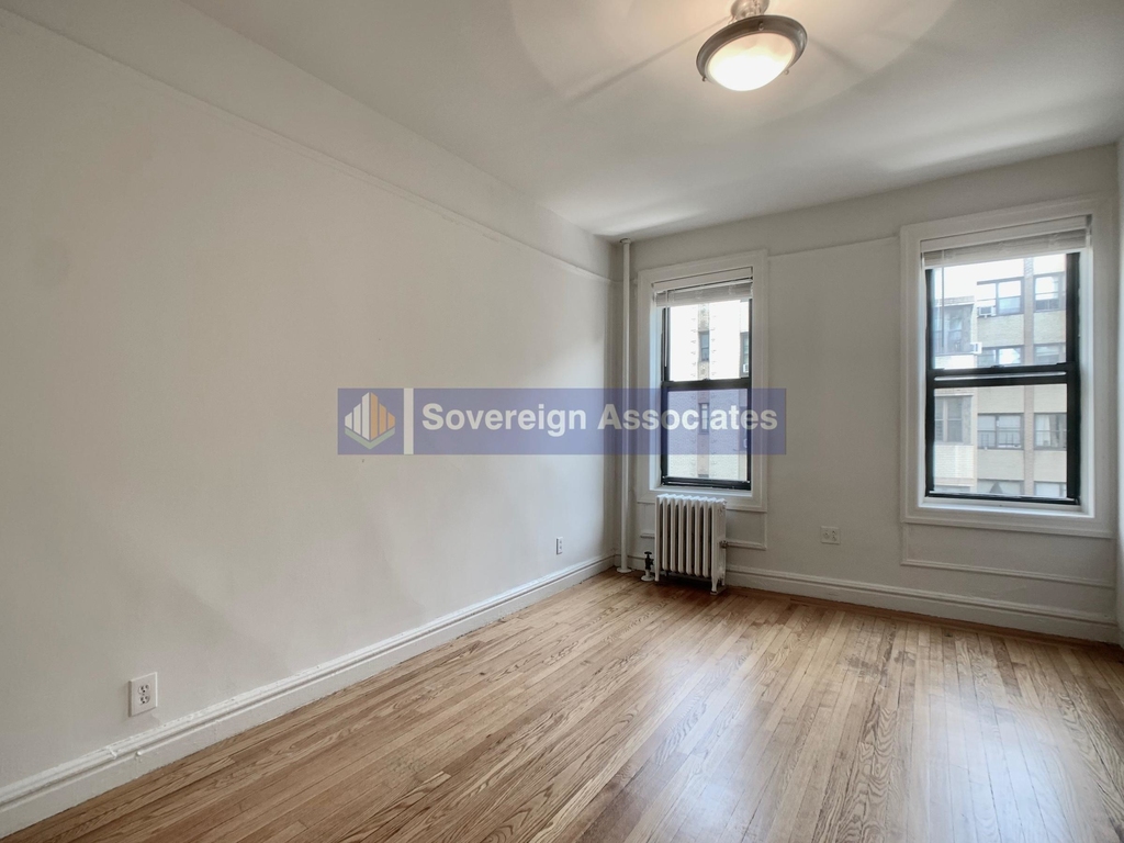 282 Cabrini Boulevard - Photo 9