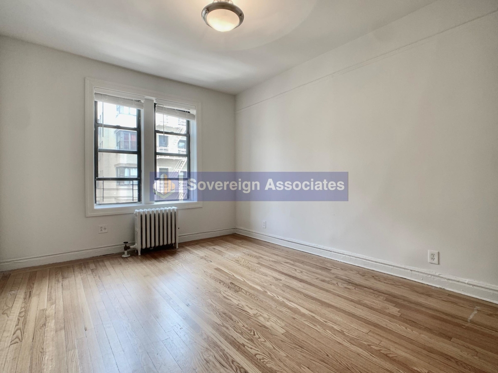 282 Cabrini Boulevard - Photo 11