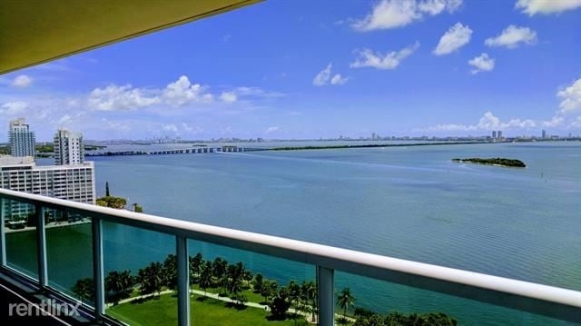 1800 N Bayshore Dr Apt 2203 - Photo 27