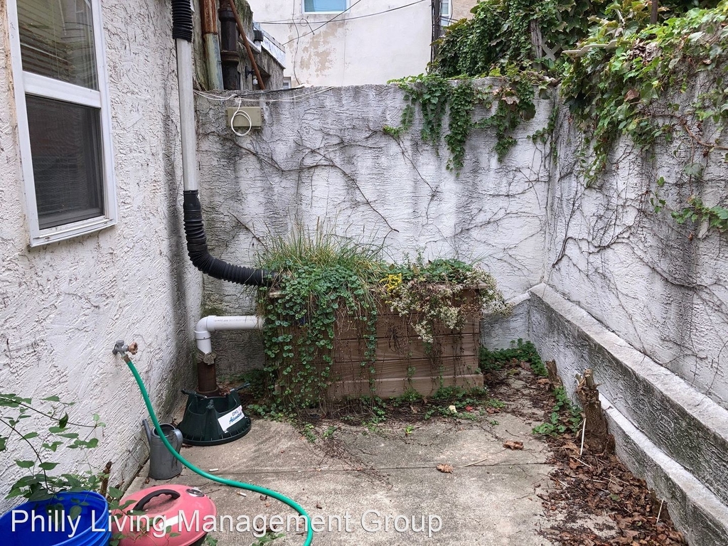 939 League Street - Photo 2