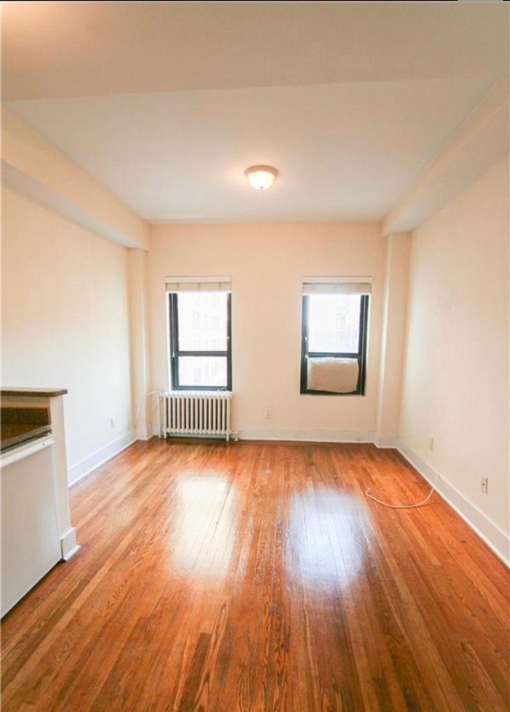 Great Value- Sunny West Village Studio, doorman building, laundry in the building. Kitchenette, hard wood floors. One month broker's fee.  - Photo 0