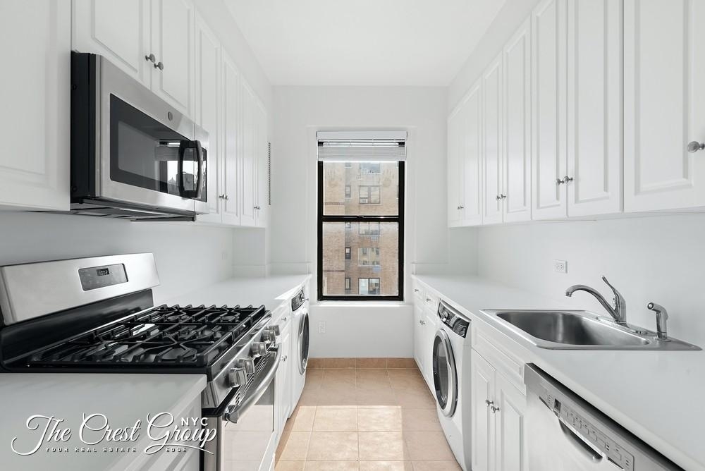 West 86th Street - Photo 1