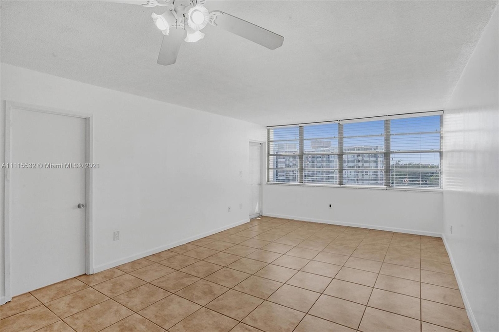 1351 Ne Miami Gardens Dr - Photo 4