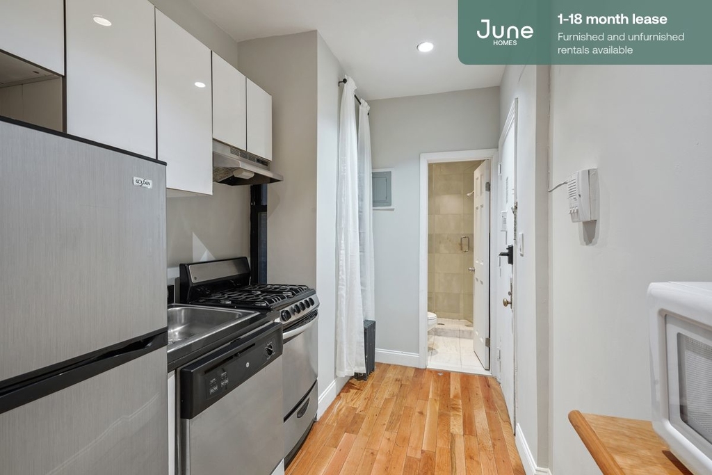 715 East 5th Street - Photo 1