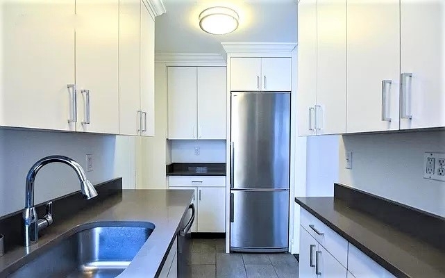 25 West 68th Street - Photo 3