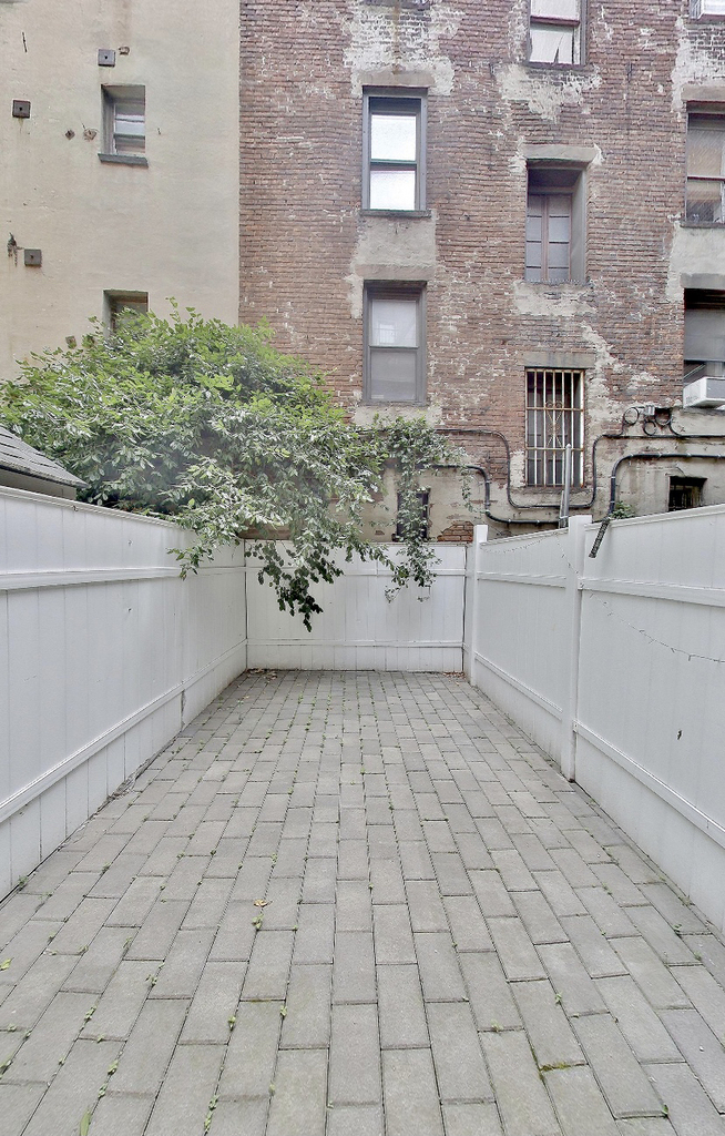 279 East 10th Street - Photo 11