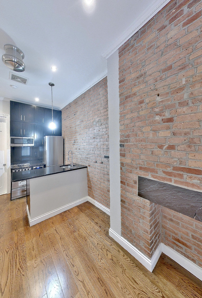 279 East 10th Street - Photo 1