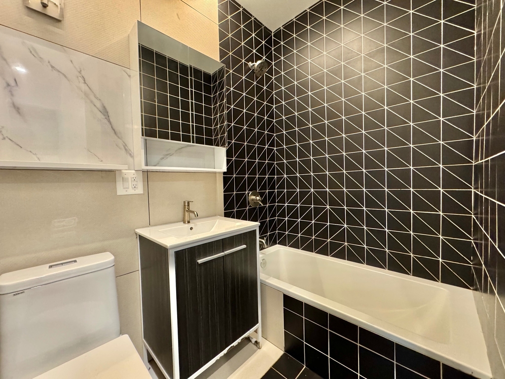 85 Graham Avenue - Photo 1