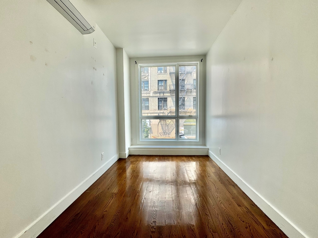 85 Graham Avenue - Photo 3