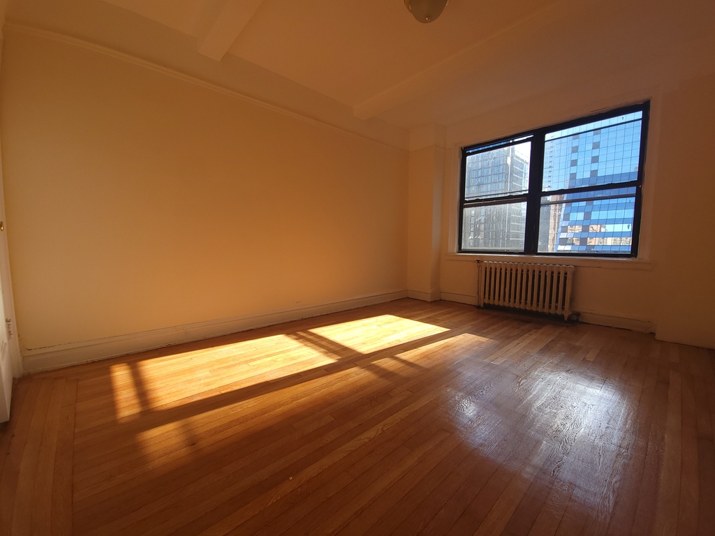 455 West 34th Street - Photo 3