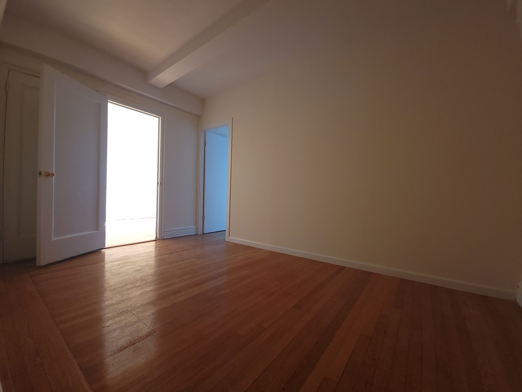 455 West 34th Street - Photo 5