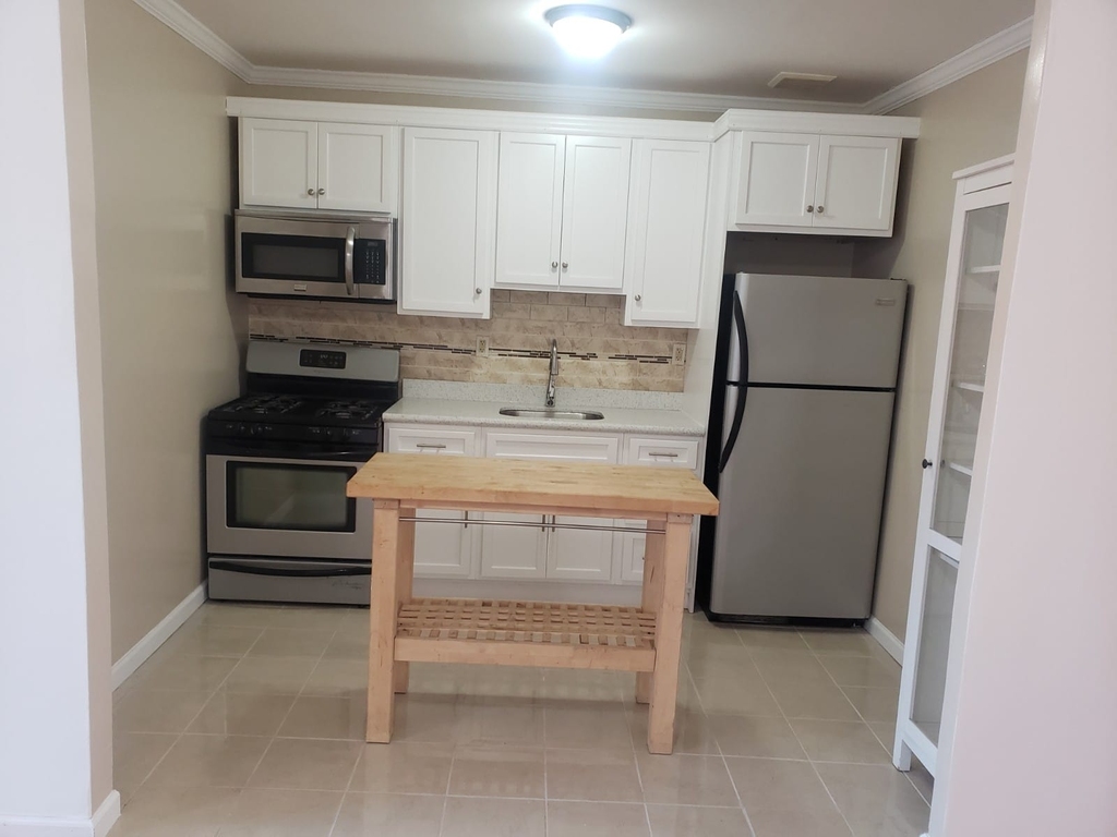 1546 Pacific Street - Photo 1