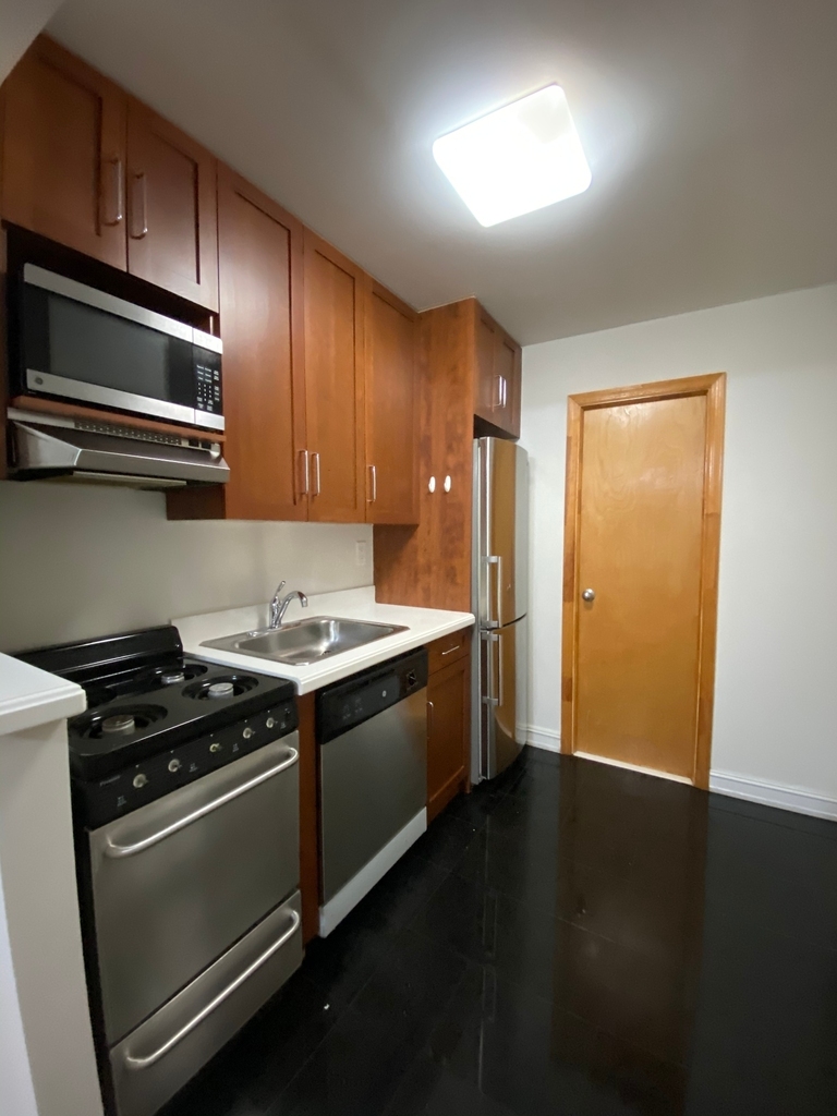 213 East 84th Street - Photo 5