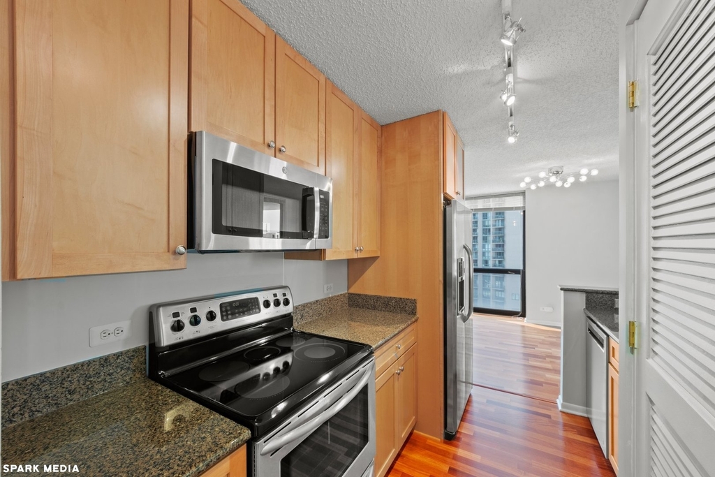 1122 North Clark Street - Photo 11