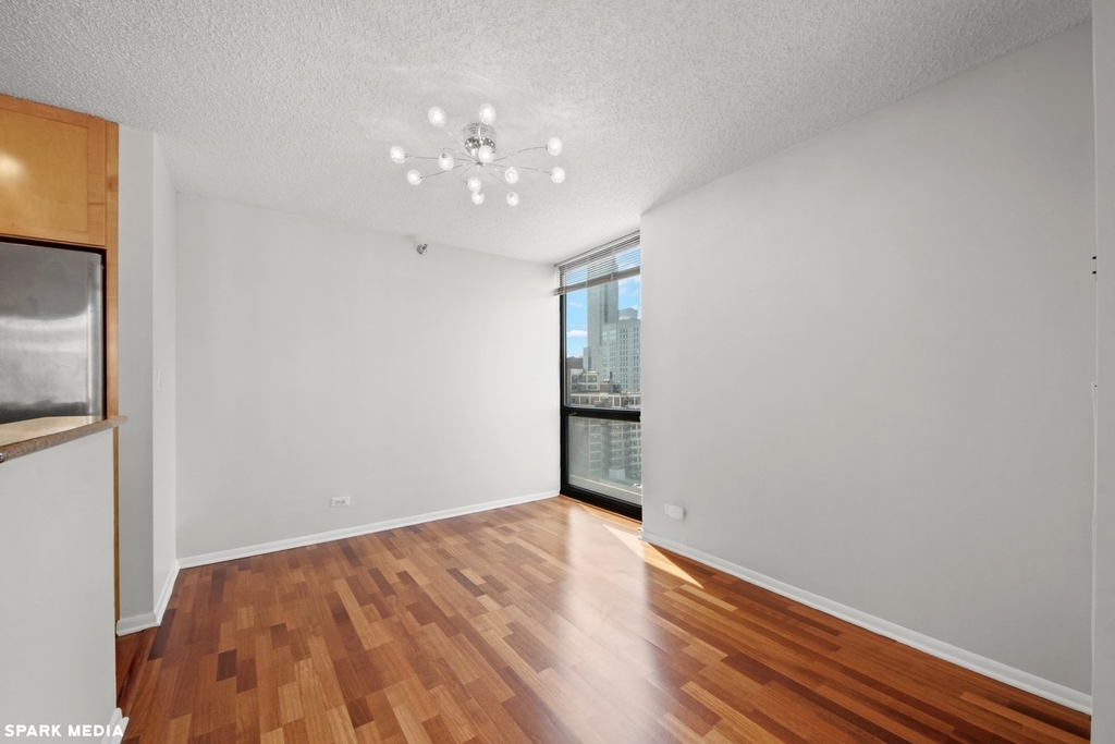 1122 North Clark Street - Photo 8