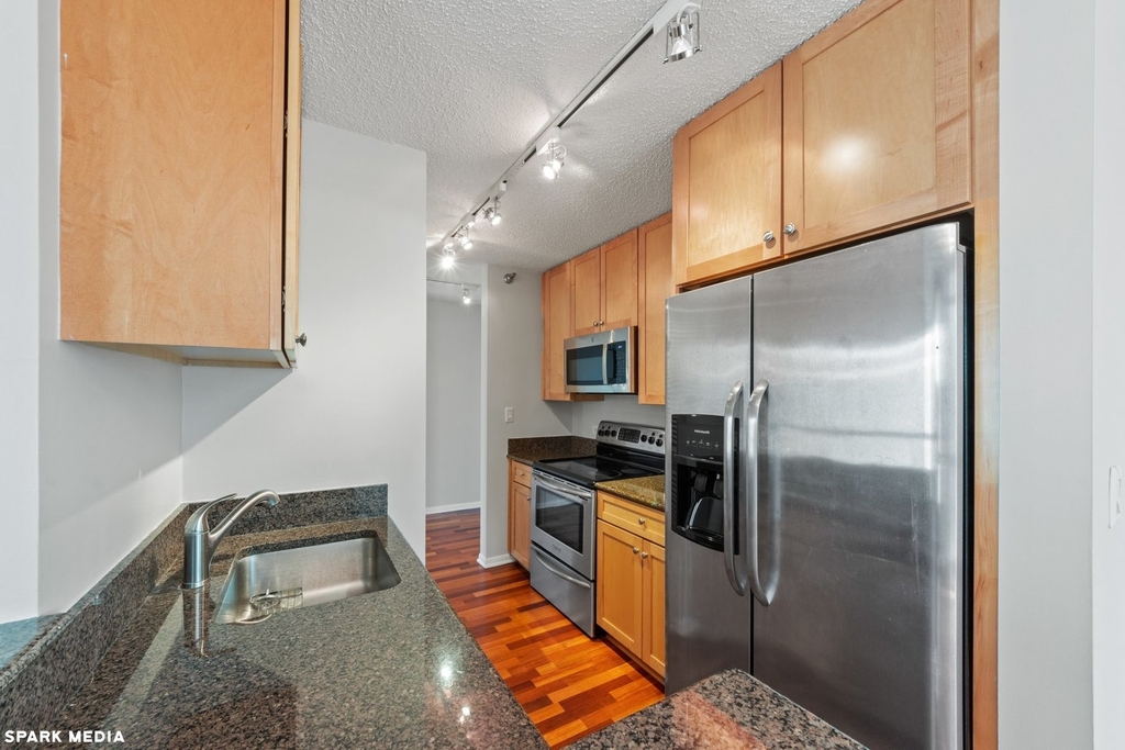 1122 North Clark Street - Photo 10